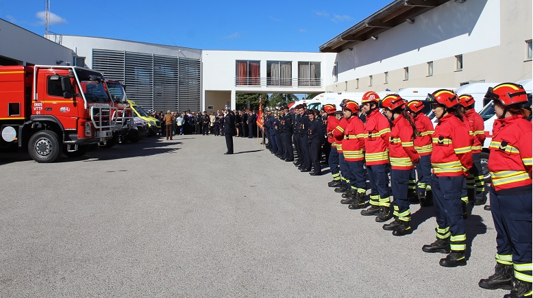 ver notícia Bombeiros de Cantanhede ganham novas viaturas em dia de aniversário