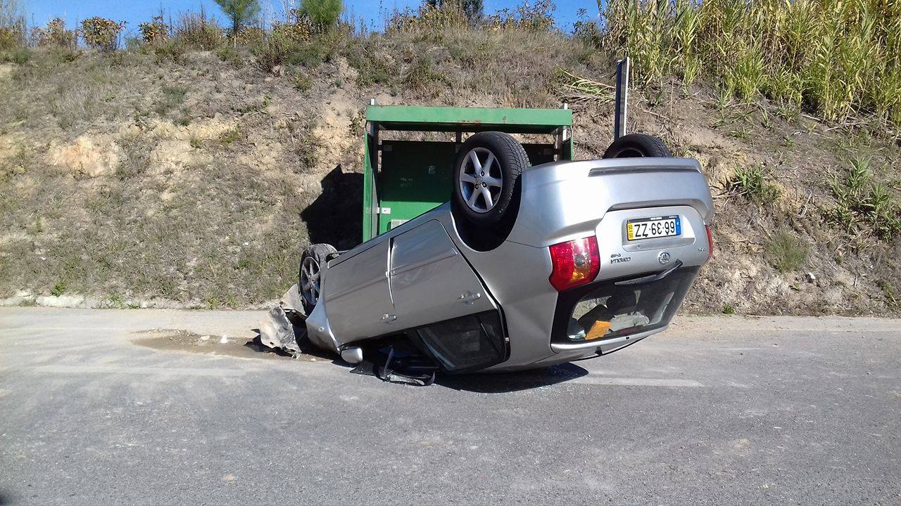ver notícia Despiste em Ançã causa dois feridos ligeiros