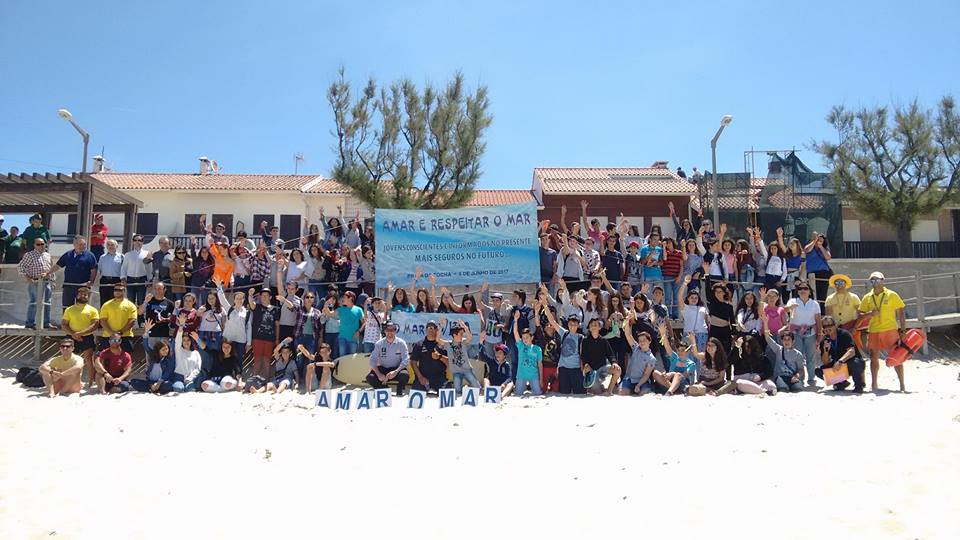 ver notícia Jovens aprenderam cuidados a ter na praia