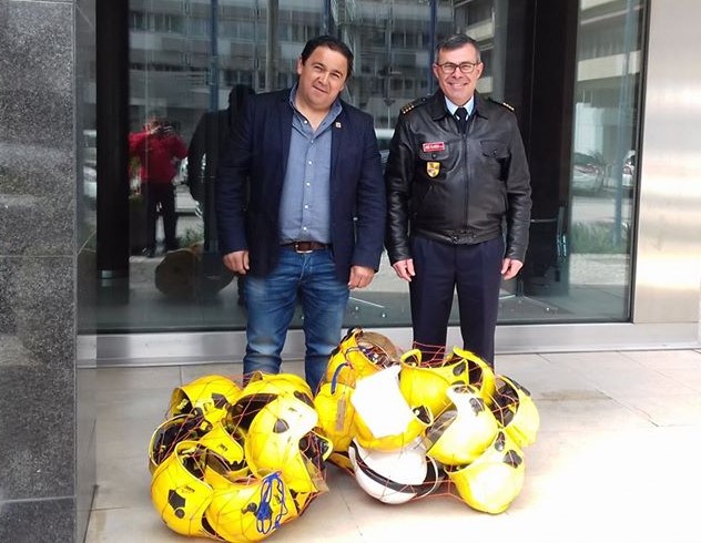 ver notícia Bombeiros de Cantanhede receberam 25 capacetes britânicos