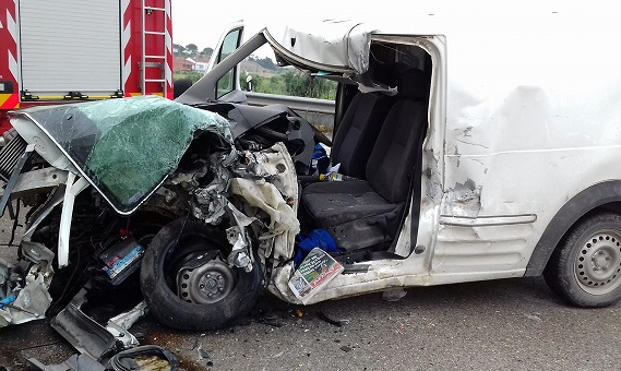 ver notícia Um morto e dois feridos em acidente